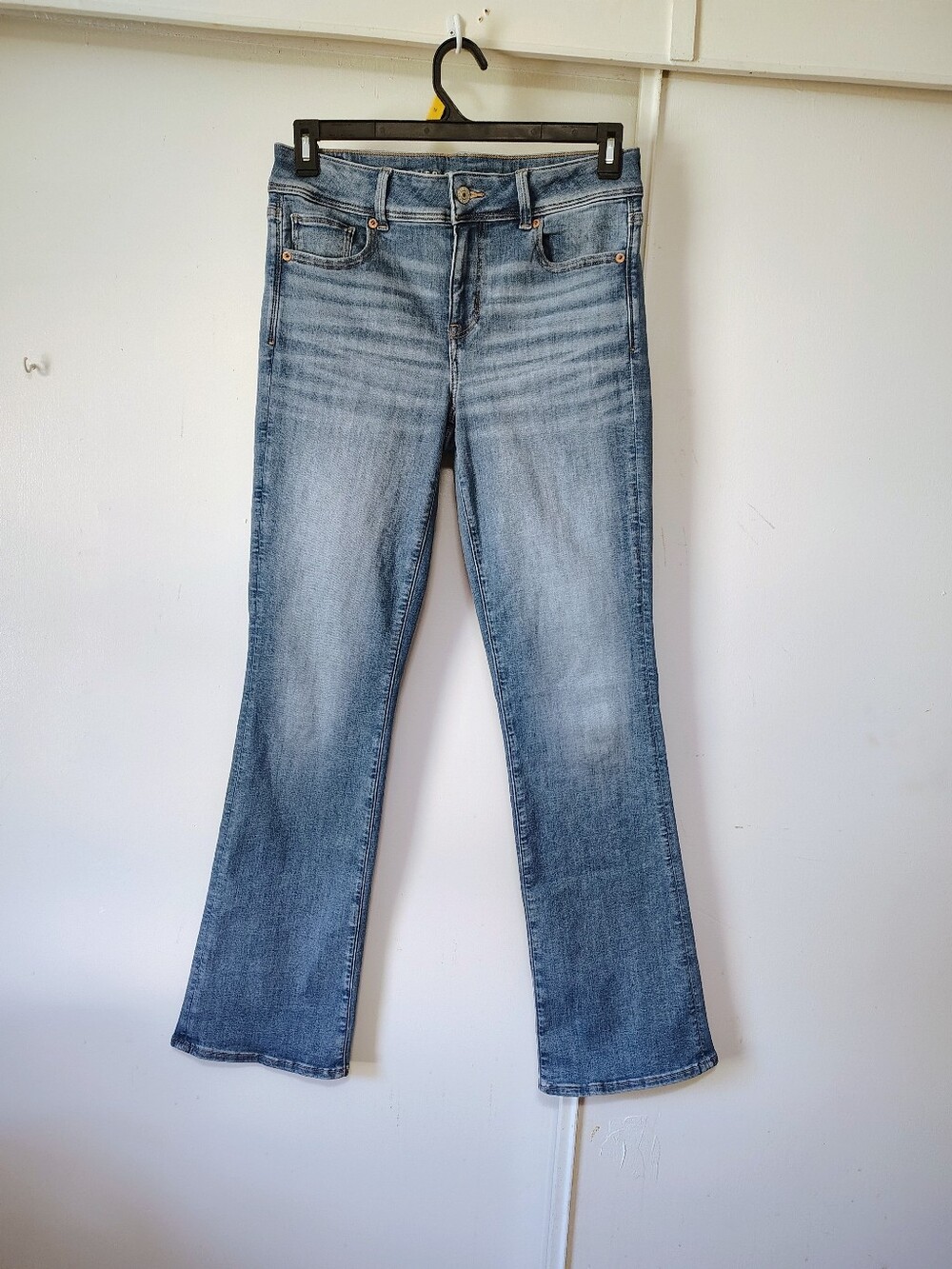 American Eagle Kick Bootcut Mid Rise Women's Jeans Medium Wash sz 10. - Picture 2 of 16